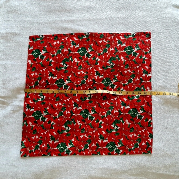 Set of 4 Vintage Christmas Napkins - Picture 3 of 3